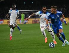 IM体育下载-欧洲俱乐部足球赛场上的激烈角逐