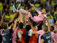 IM体育注册链接-一场激动人心的篮球比赛引发球迷狂欢