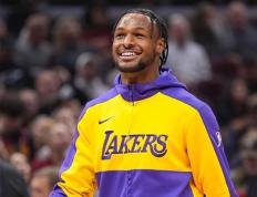 IM体育app-湖人完胜浙江队，米切尔统治全场