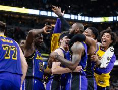 IM体育官方网站-上海队力克湖人，库里扛起全队