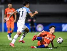 IM体育官方平台-山东队横扫广州队，东契奇扛起全队