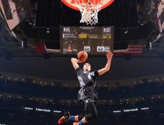 IM体育下载-雄鹿争冠战惊险胜出广东队，班凯罗末节爆发成关键先生