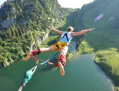 IM体育数据分析平台-小贾伦关键封盖锁定胜局，76人险胜老鹰展露冠军相