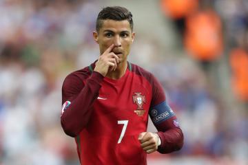 IM体育在线注册-跨界传奇，张继科率奥地利队鏖战瑞典，乒乓名将的足球奇兵记