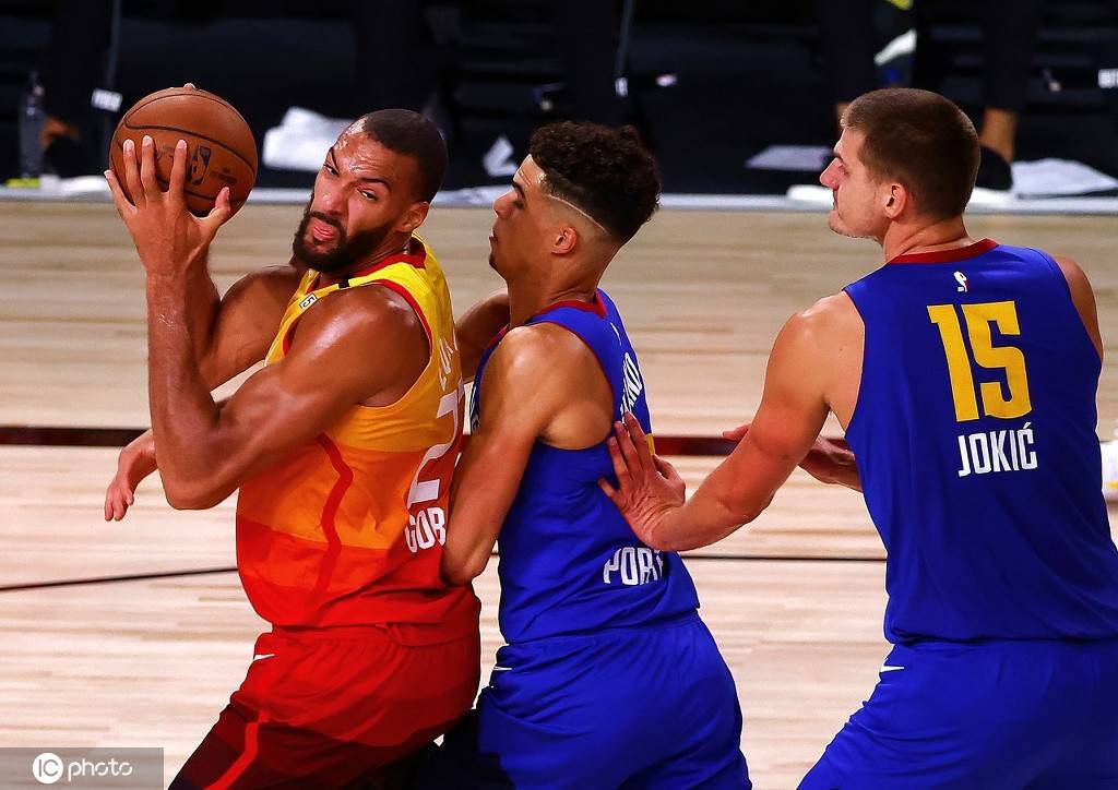 IM体育下载-掘金险胜步行者，萨姆·米切尔关键制胜