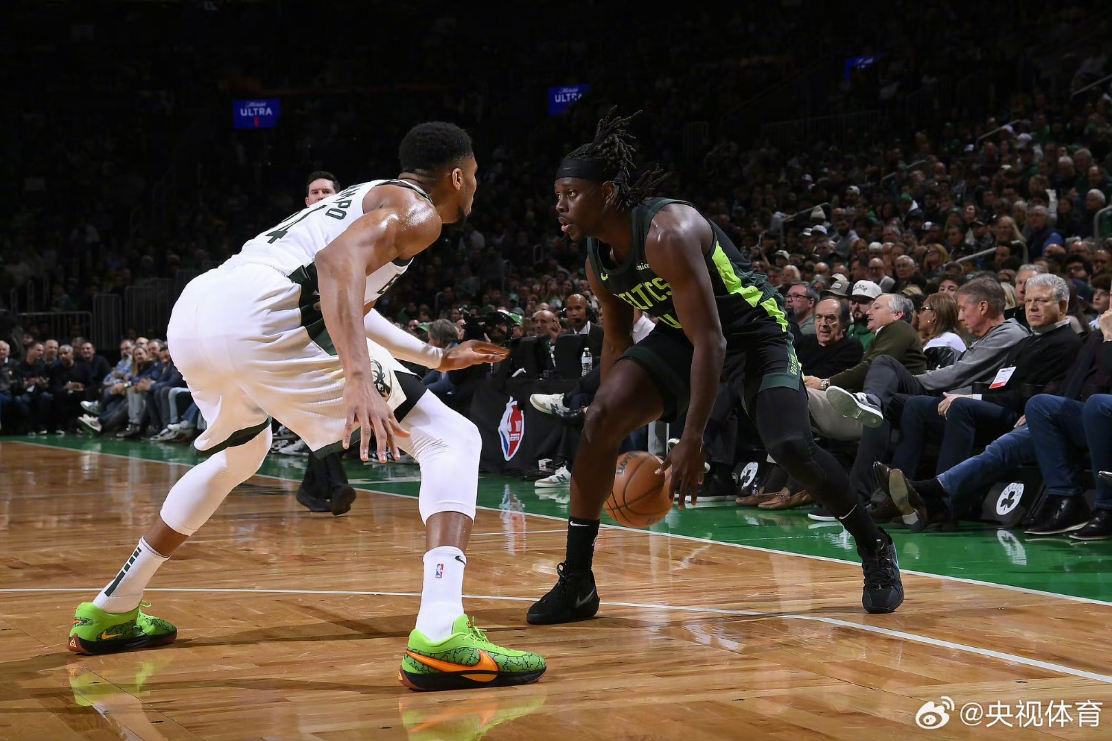 IM体育官网-关于雄鹿鏖战马刺，凯尔·库兹马制霸全场的信息