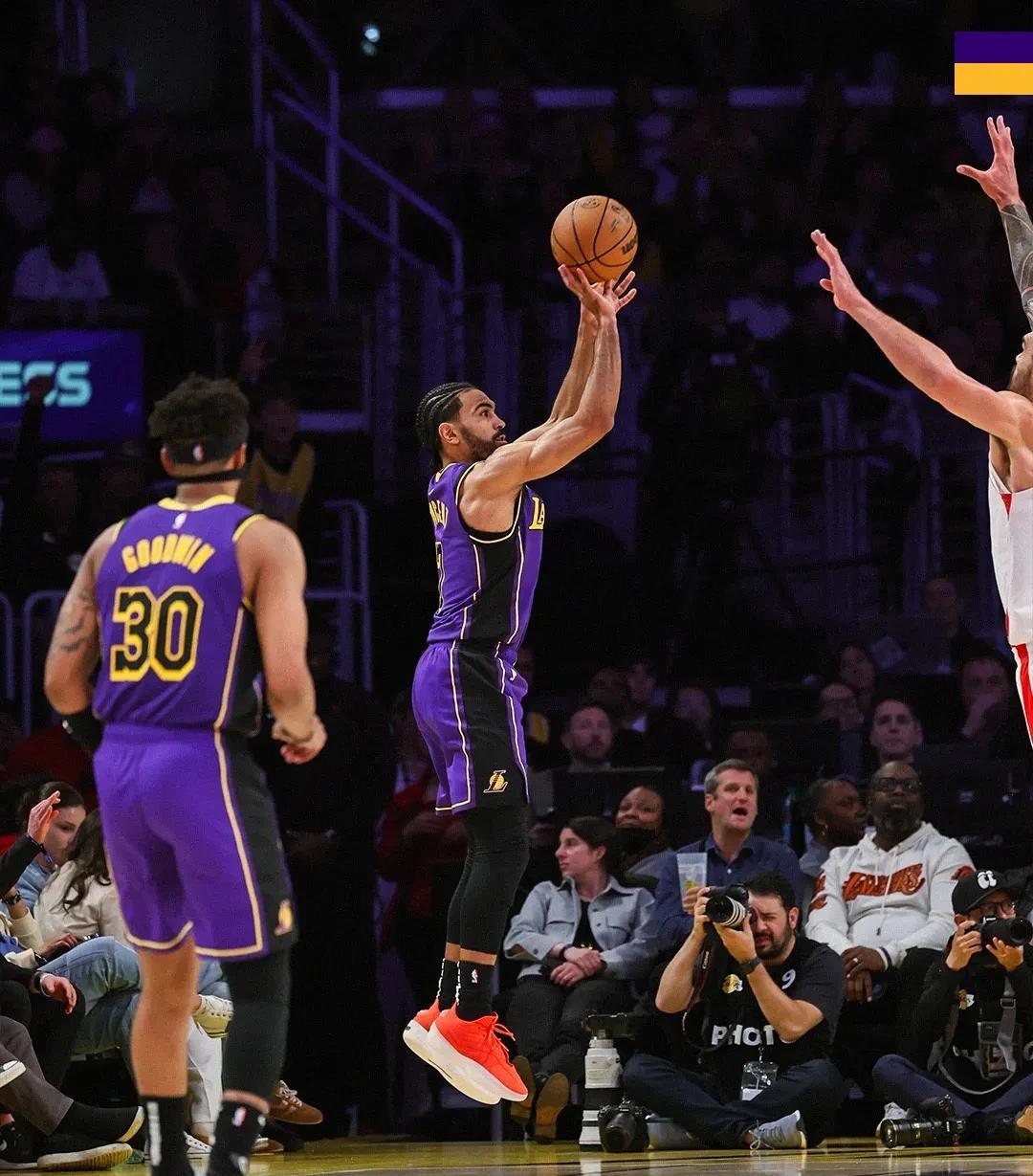 IM体育在线注册-包含美国男篮险胜希腊男篮，詹姆斯完成帽子戏法的词条