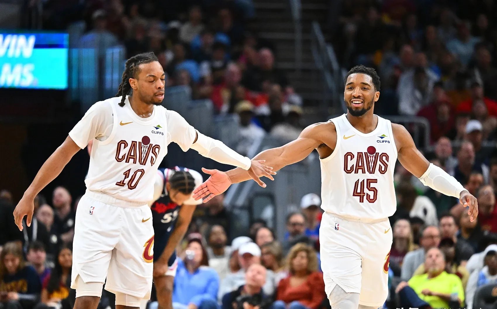 IM体育-希腊男篮鏖战法国男篮，恩比德关键制胜