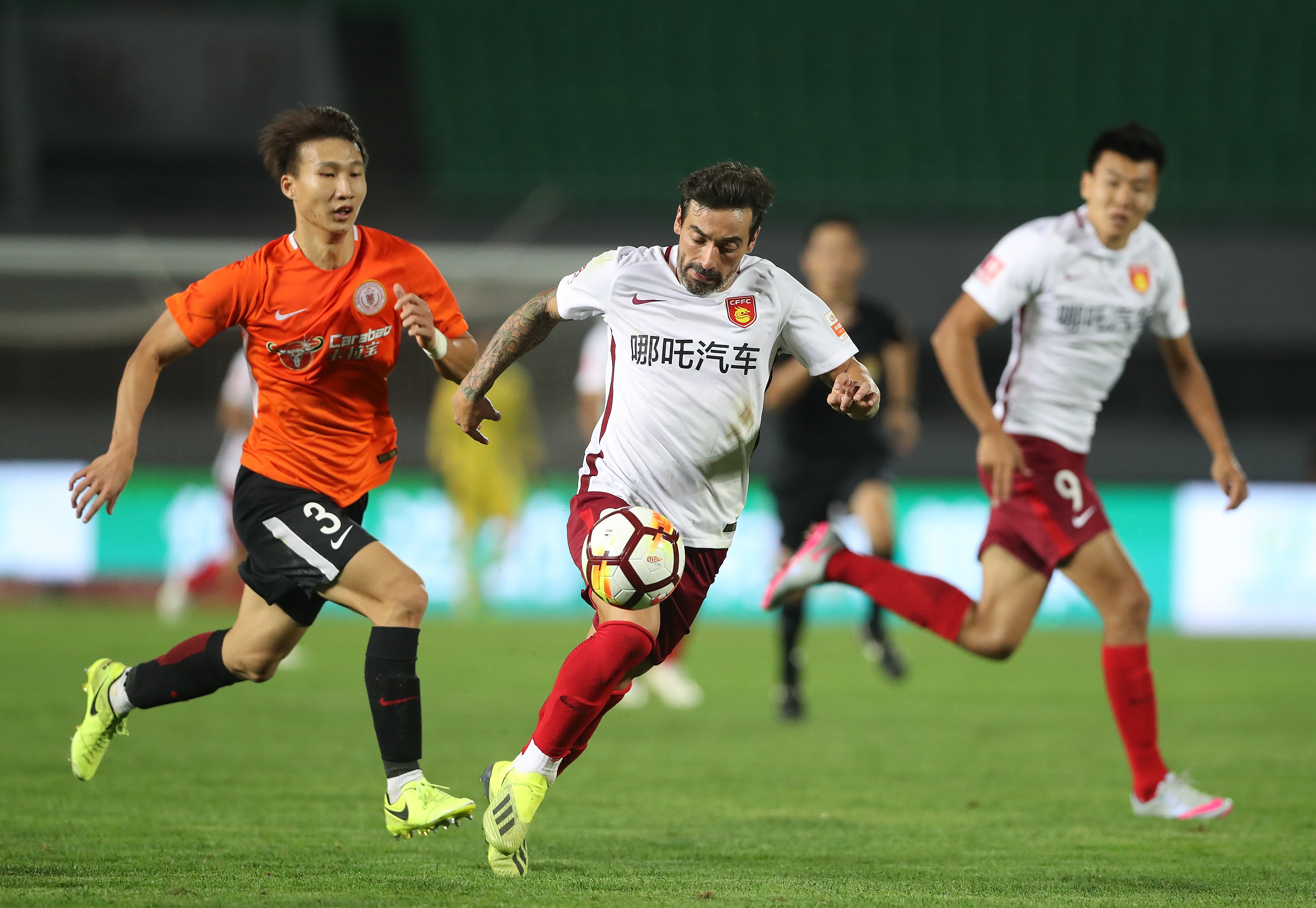 IM体育官网入口-广州恒大客场击败河北华夏幸福,领跑中超