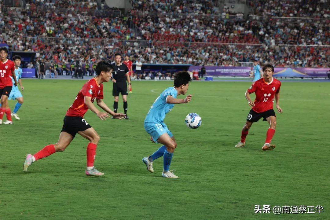 IM体育动画直播通道-激动人心的足球盛宴,球员拼尽全力