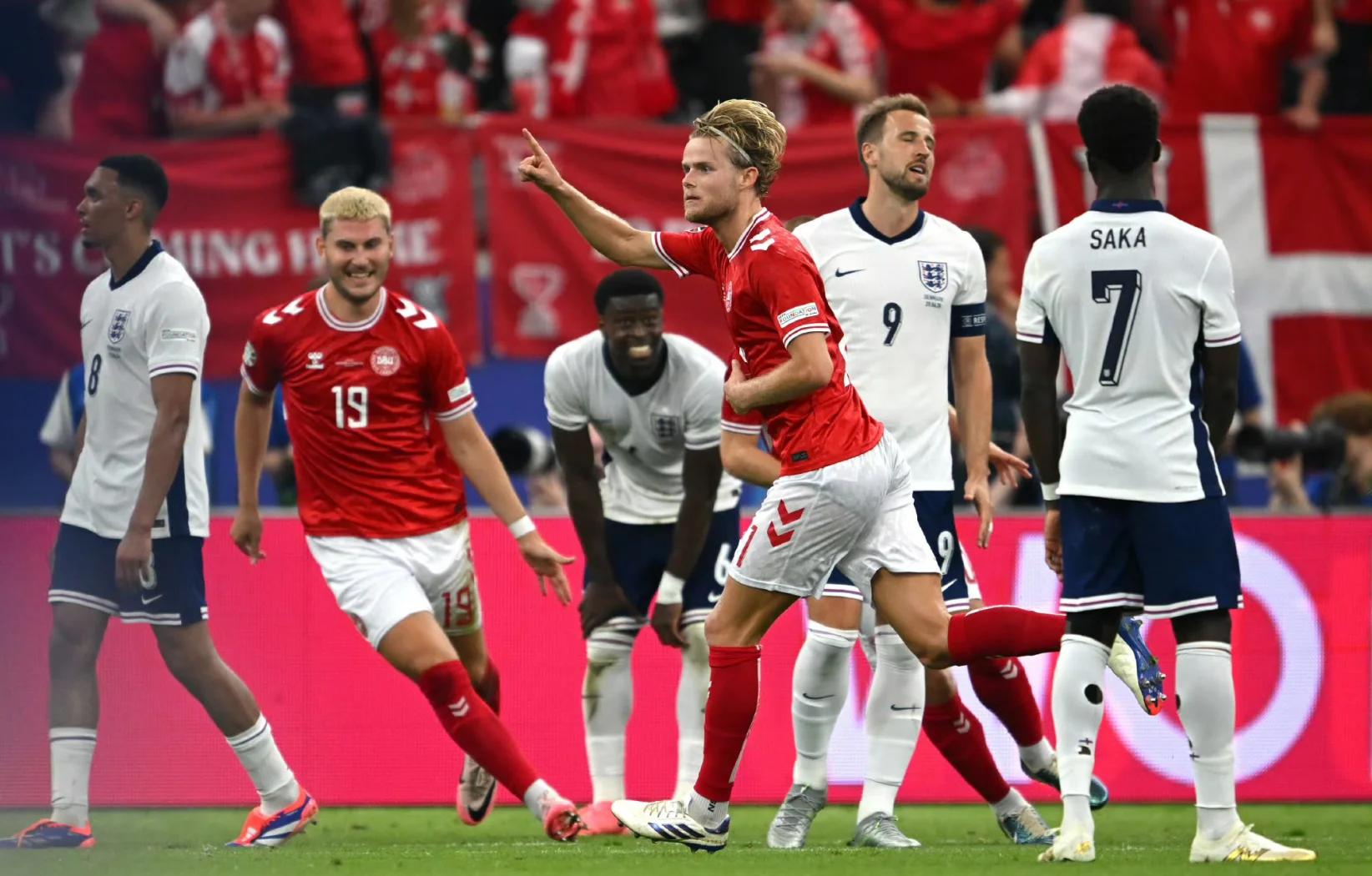 IM体育在线注册-西班牙踢出高效进攻，取得胜利