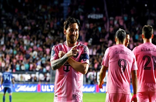 IM体育赛事直播入口-梅西梦幻倒钩，助巴萨绝胜夺冠