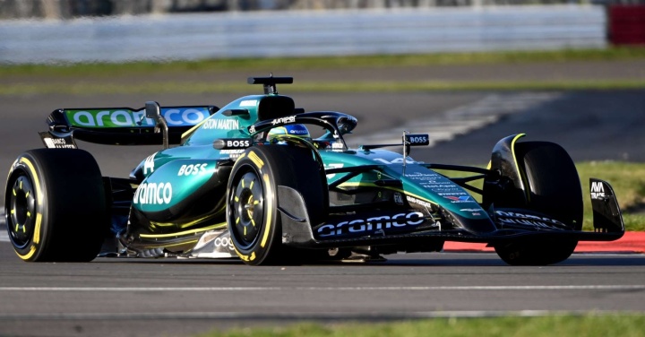 IM体育官网-阿斯顿马丁横扫索伯车队，汉密尔顿关键制胜的简单介绍