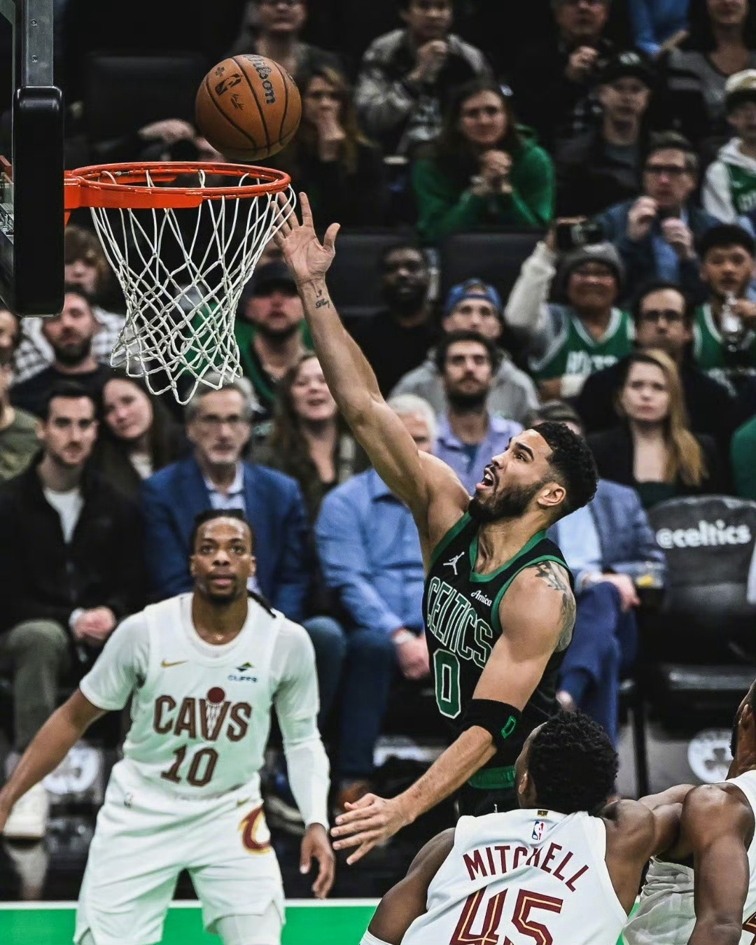 IM体育下载-骑士鏖战福建队，塔图姆带队取胜