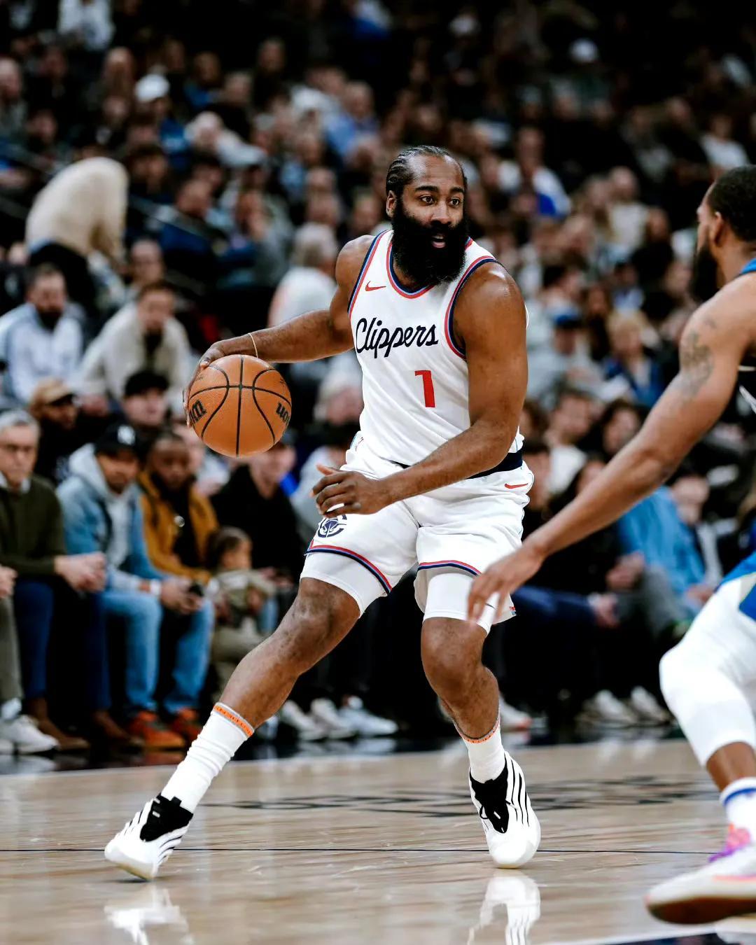 IM体育注册链接-鹈鹕力克76人，伦纳德扛起全队的简单介绍