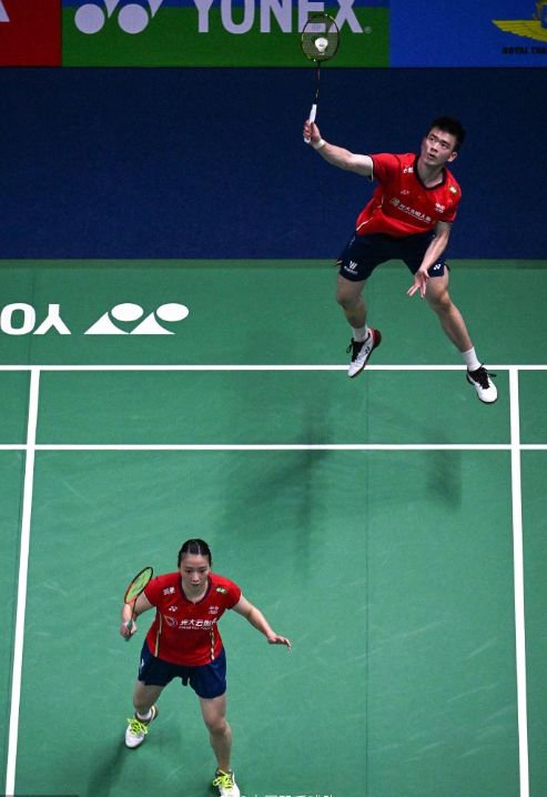 IM体育赛事直播入口-印尼队翻盘日本队，黄鸭组合点燃赛场