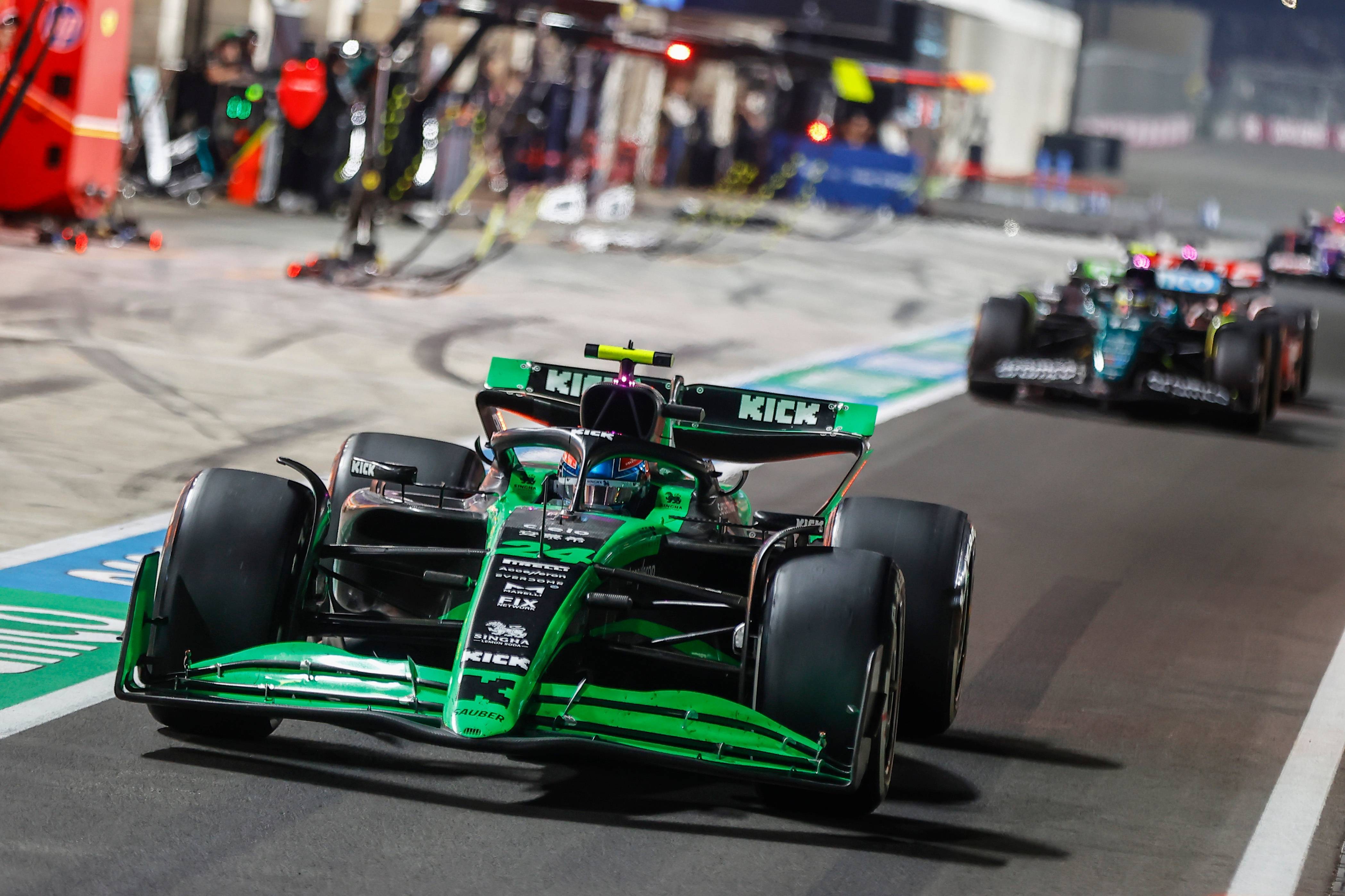 IM体育官网-法拉利完胜红牛车队，周冠宇刷新纪录的简单介绍