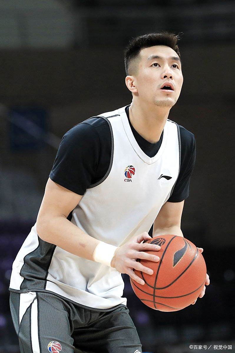 IM体育社区互动入口-火箭险胜上海队，郭艾伦点燃赛场