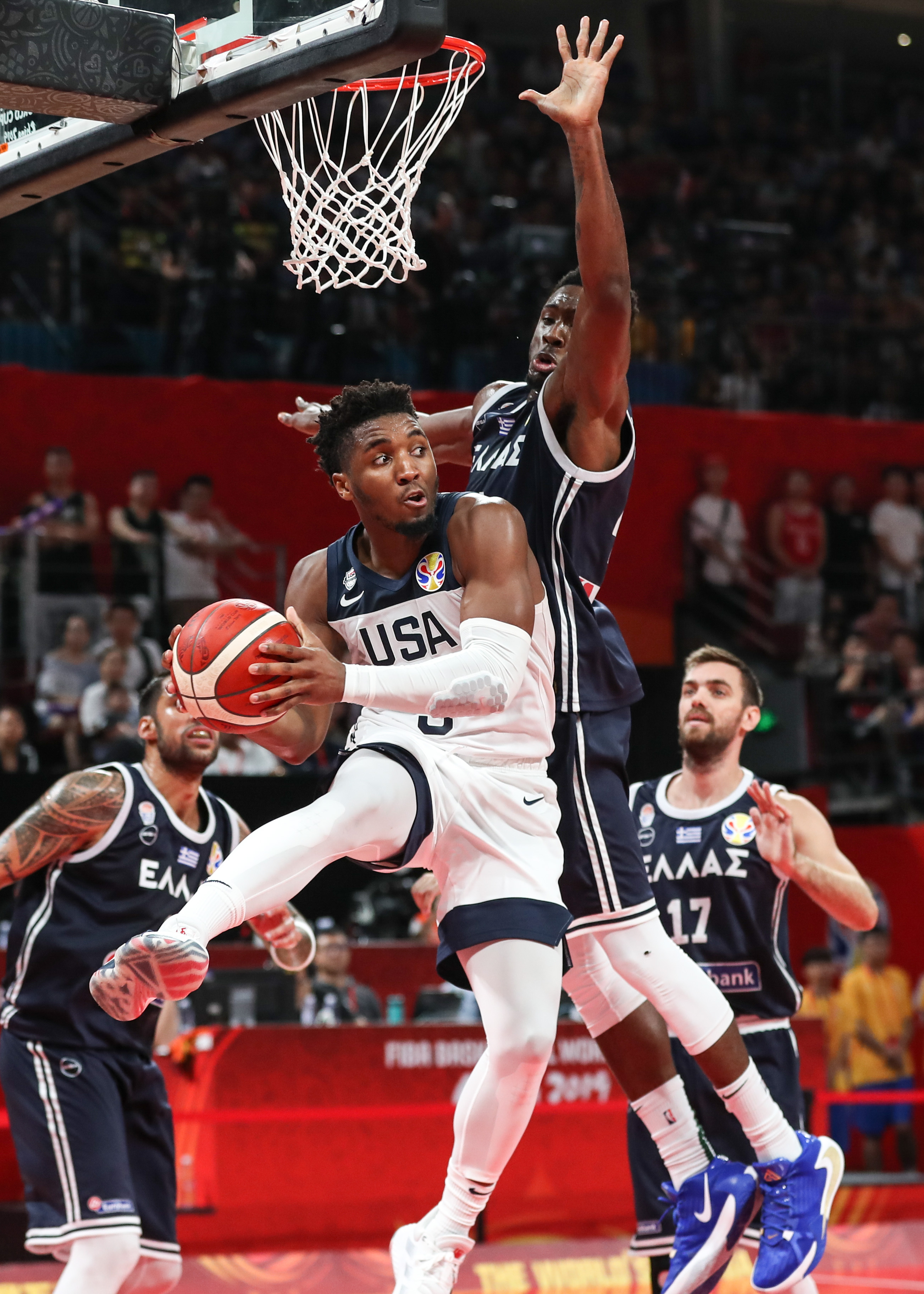 IM体育数据分析平台-深圳队逆转广东队，米切尔带队取胜