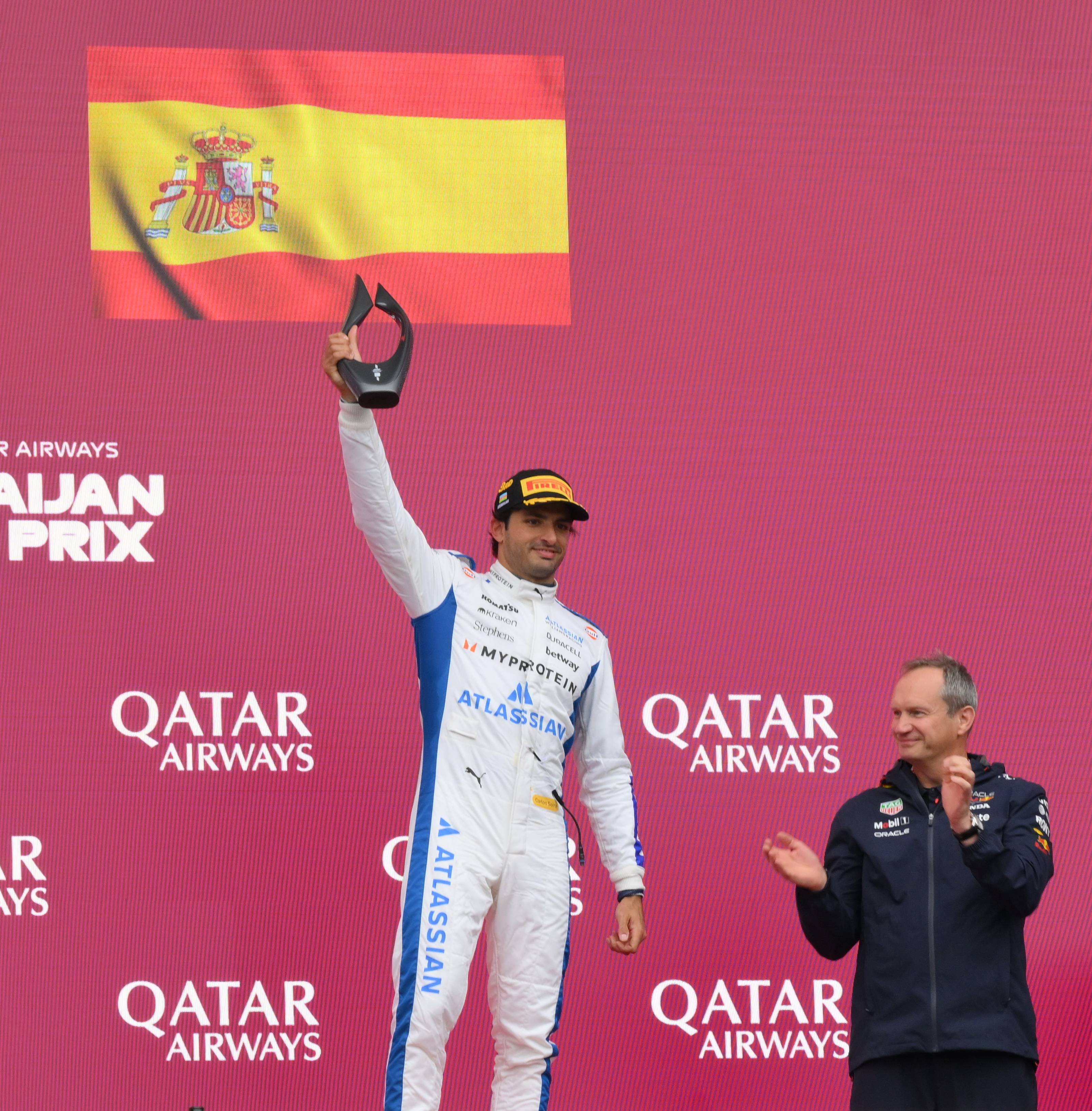 IM体育App下载-梅赛德斯横扫红牛车队，维斯塔潘惊艳四座的简单介绍